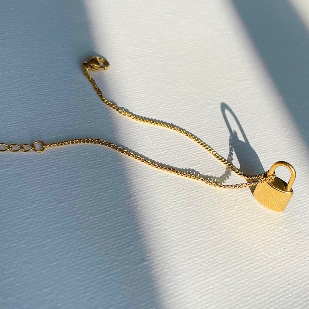Padlock Pendant Bracelet